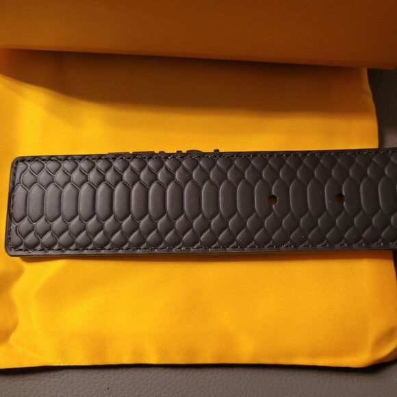 Authentic Reversible Fendi Belt 44 - Picture 8 of 8